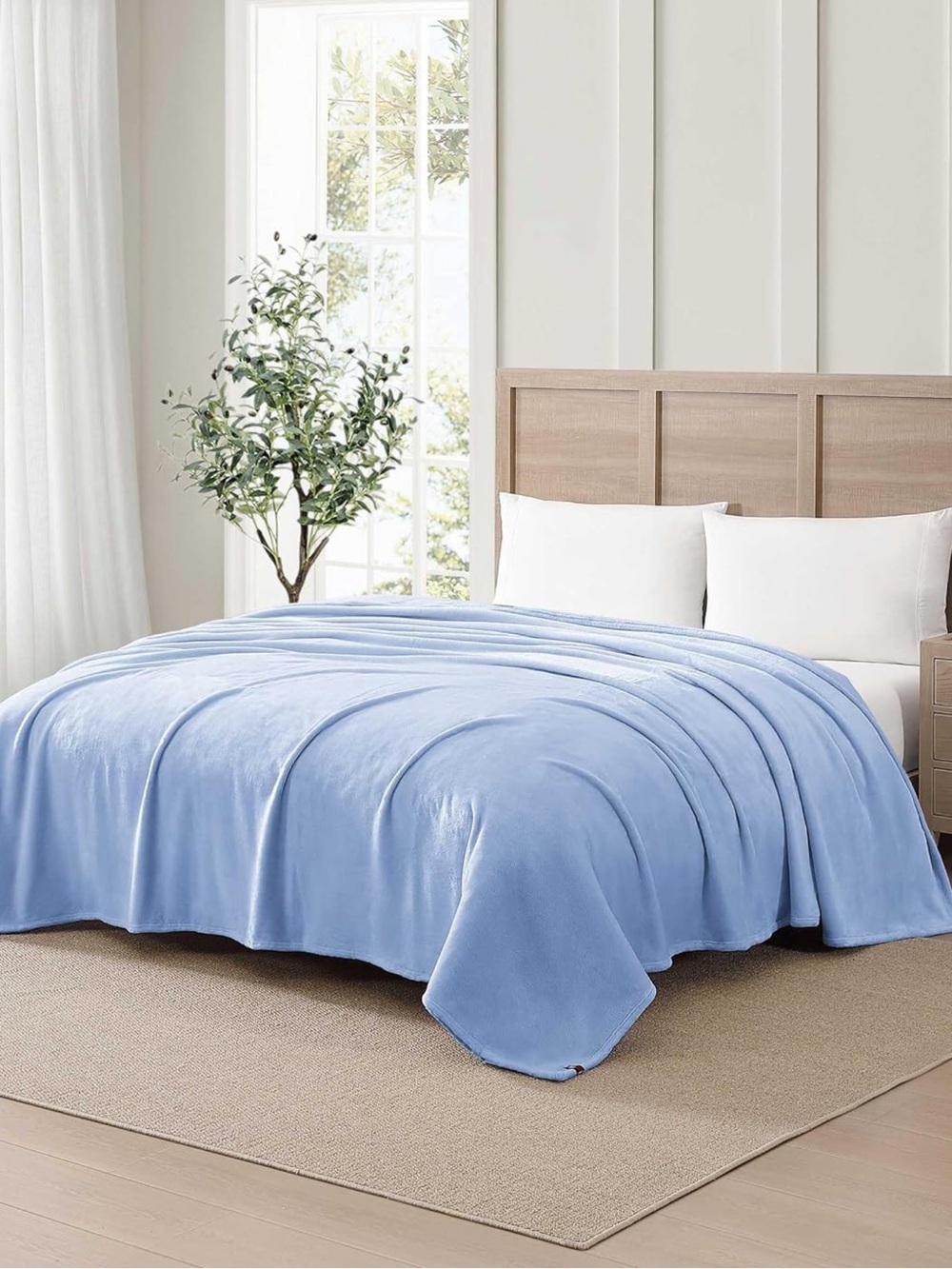 Tommy Hilfiger Full/Queen Size Solid Plush Blanket